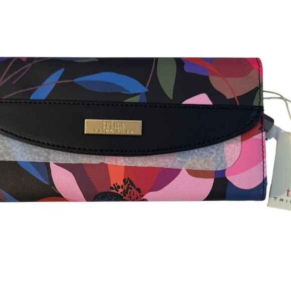 Trina Turk Multicolor Floral Wallet NWT - Picture 1 of 3